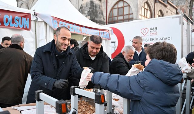 Gaziosmanpaşa’da Kadir Gecesi Bereketi: 10 Bin Kişi Aynı Sofrada Buluştu!