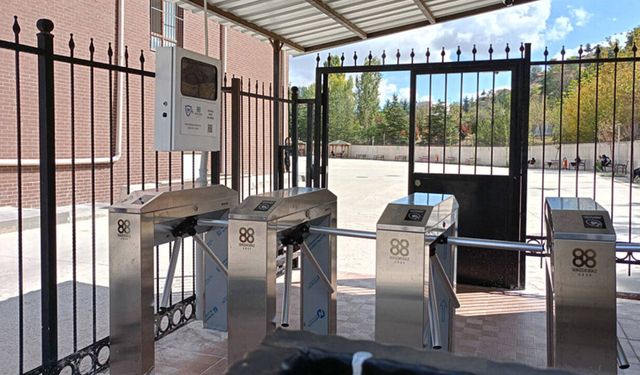 Okullarda Güvenlik Protokolü Tartışmaları Büyüyor: Velilere "Turnike Ve Dedektör" Faturası