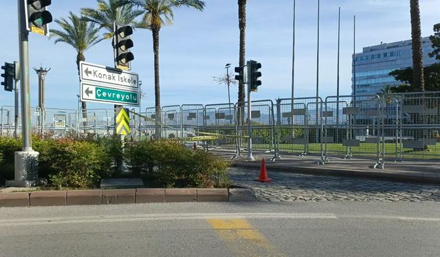 İzmir Cumhuriyet Meydanı'nda TOMA'lı Abluka!