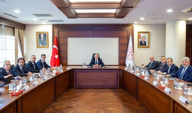 Siyasetteki 'Mutlak Butlan' Kararı Piyasaları Vurdu: Borsa Çakıldı, Ekonomi Yönetimi Teyakkuzda!