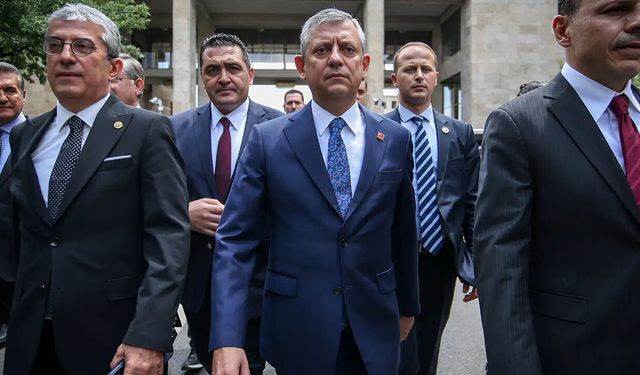 CHP’de Kurultay İçin İmzalar Teslim Edildi: 900’ü Aşkın Delege "Olağanüstü" Buluşma İstedi!