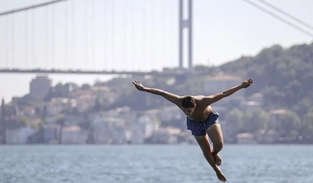 İstanbul’da Afrika’yı Aratmayan Sıcaklık Kabusu: Nemle Birlikte Hissedilen Sıcaklık 40 Dereceyi Bulacak!