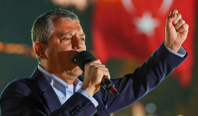 SON DAKİKA | CHP'de "Kurultay" Hamlesi: Özgür Özel'in PM Ekibi İstifa Ediyor!