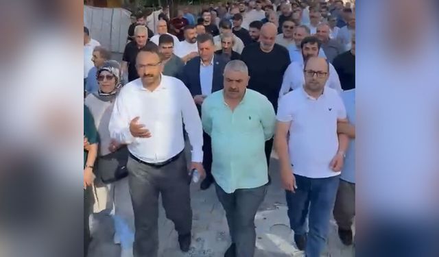 Esenyurt'ta Pazarcılardan Kayyum Can Aksoy'a Protesto: "Ekmeğimizin Peşindeyiz"