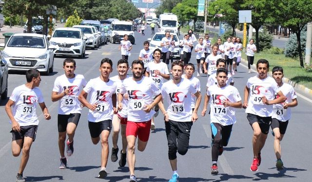 İstanbul'da 15 Temmuz Koşusu Nedeniyle Ulaşımda Dev Düzenleme: Yollar Kapanıyor, Metrobüs Güzergahı Değişiyor