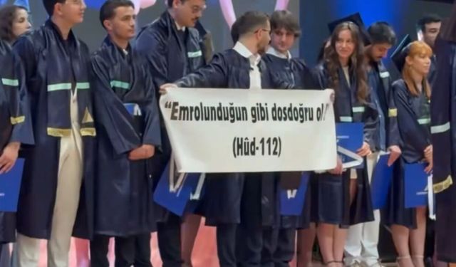 Yeditepe Üniversitesi Mezuniyet Töreninde Pankart Gerginliği
