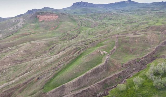 Ağrı Dağı Eteklerinde Heyecanlandıran Keşif: Nuh'un Gemisi Efsanesi Yeniden Gündemde