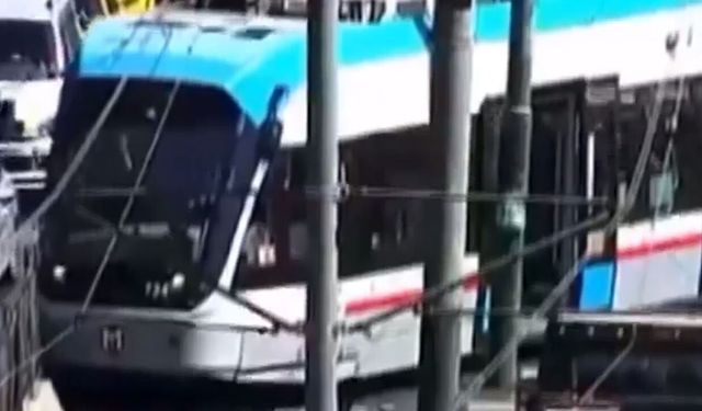 Bağcılar-Kabataş Hattında Kaza: Tramvay Fındıklı'da Raydan Çıktı