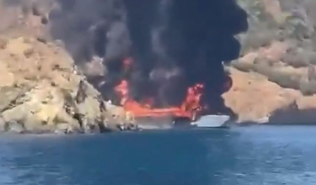 Fethiye Açıklarında Gezi Teknesi Yangını: 115 Kişi Denize Atlayarak Kurtuldu