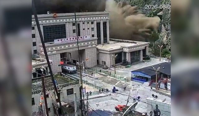 Nepal'de Sel Felaketi: Sınır Kapısı Saniyeler İçinde Yıkıldı, Yüzlerce Kişi Kayıp