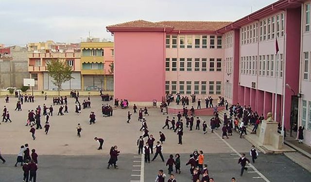 Okullarda Yeni Güvenlik Dönemi Başlıyor: 31 Bin Görevli Saha İnecek, Polis Nöbet Tutacak!