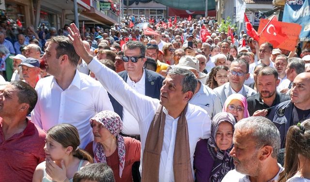 Özgür Özel'den Manisa'da 'AK Parti Seçmeni' Mesajı: "Kendi Akrabalarıma Düşmanlık Yapar mıyım?"
