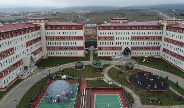 Yurt Yetmiyor, Kira Öğrenciyi Yakıyor!