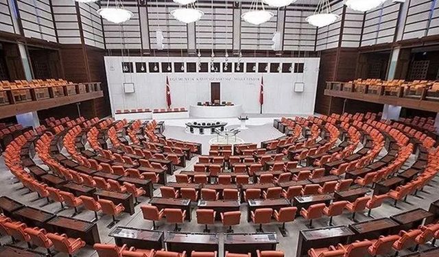 284 Eski Parlamenterden Ortak Bildiri: "Halk TV'ye Kayyum Atanmasını Şiddetle Protesto Ediyoruz!"