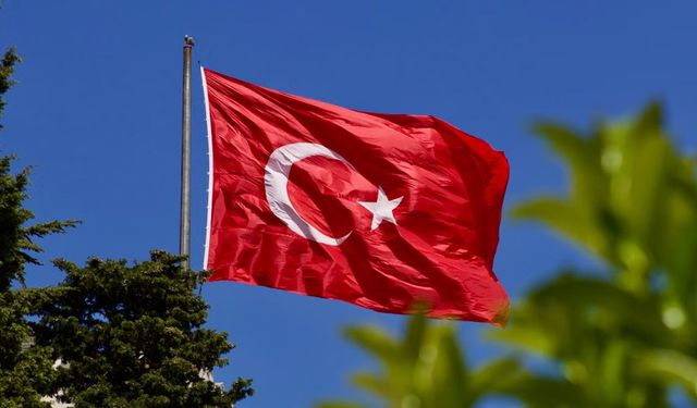 Balıkesir’de Sosyal Medyada Atatürk ve Türk Bayrağına Hakaret Eden Öğretmen Görevden Uzaklaştırıldı ve Gözaltına Alındı!