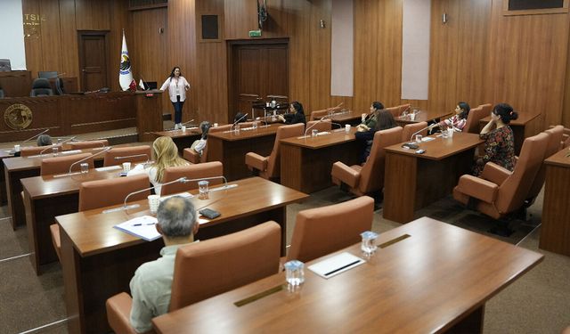 Kartal Belediyesi Personeline "Meme Kanseri Farkındalık" Semineri: Erken Tanı Hayat Kurtarır!