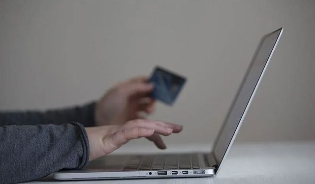 Ticaret Bakanlığı'ndan Sahte Yorum ve Puan Skandallarına Fren: Tüketici Değerlendirmelerine Yeni Düzenleme!