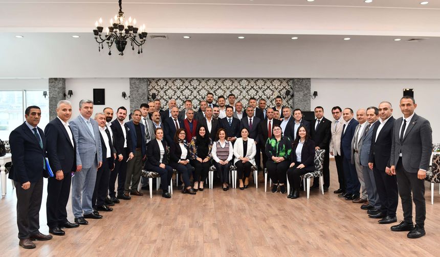 Esenyurt Belediye Başkanı Prof. Dr. Ahmet Özer, Muhtarlarla Kahvaltı Programında Buluştu: Halka Hizmet Esas Alınacak İşl