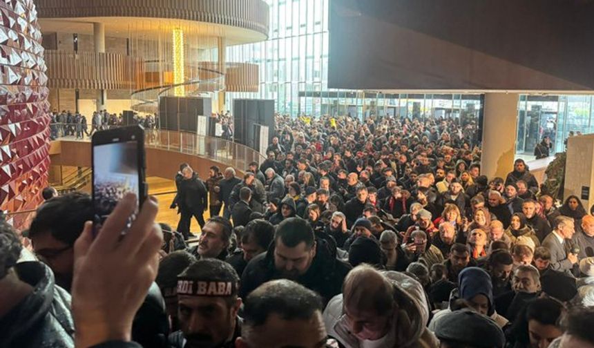 Ferdi Tayfur'un AKM'deki cenaze töreninde izdiham yaşandı