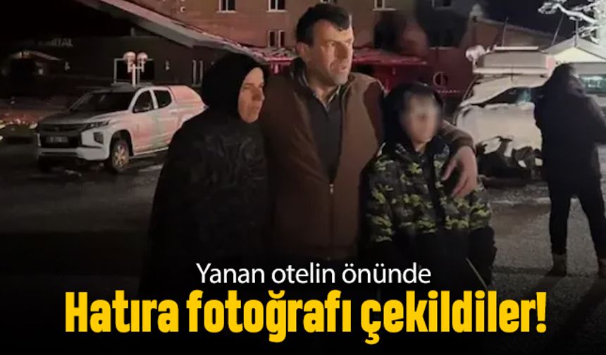 Kartalkaya'da yanan otelin önünde hatıra fotoğrafı çekilen aile