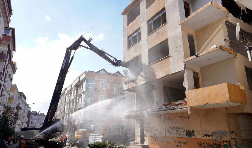 Avcılar’da ‘kentsel dönüşüm’ yıkımı