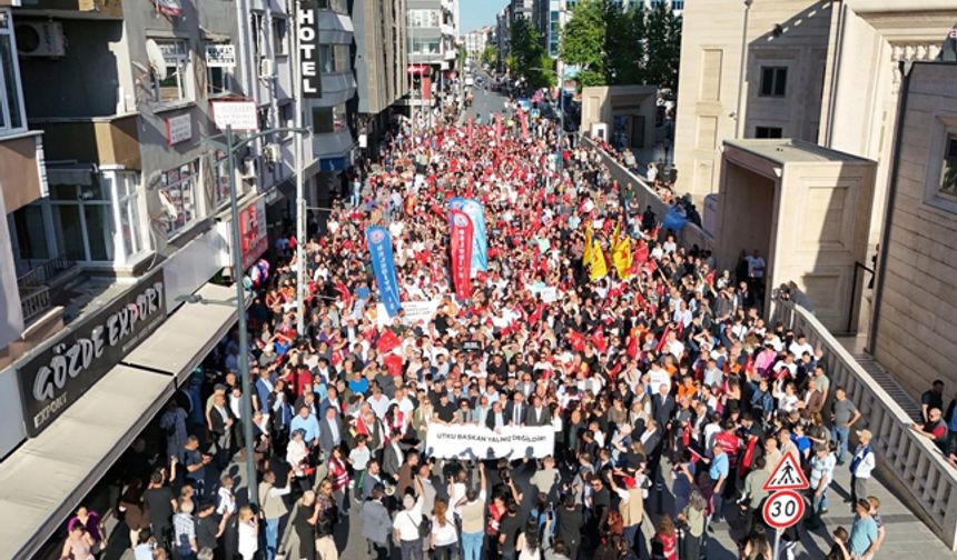 Avcılar halkı gözaltındaki başkanları için yürüdü