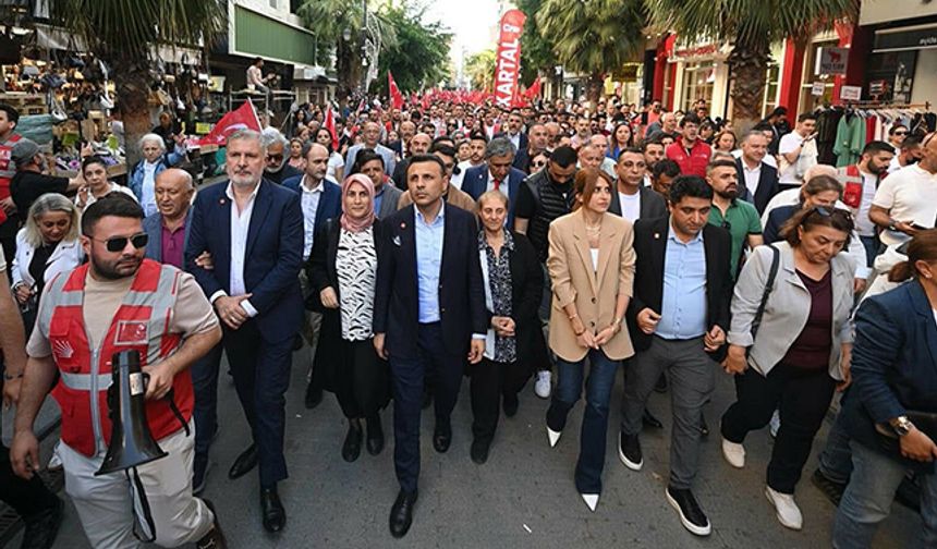 Gaziosmanpaşalılar seçilmiş başkanları için yürüdü