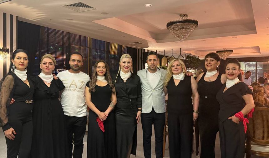Bersez Kadın Sıra Gecesi Küçükçekmece'de Ayakta Alkışlandı!