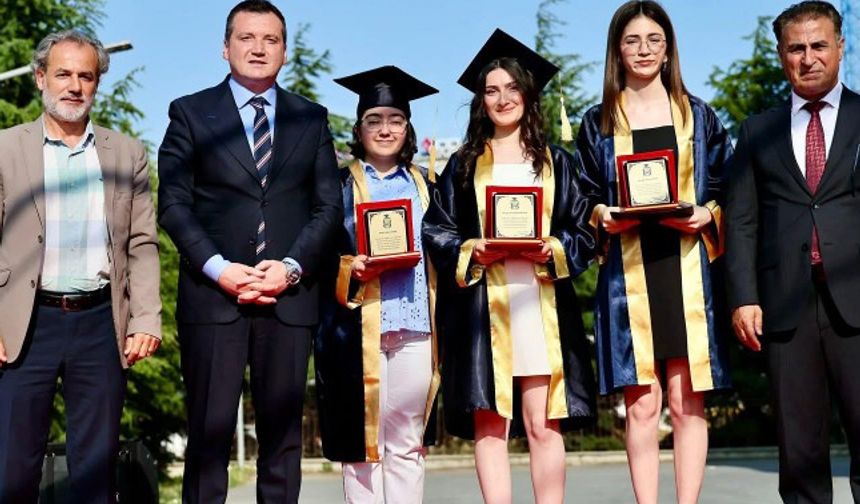 Silivri'de Başkan Balcıoğlu gençlerin mezuniyetine katıldı