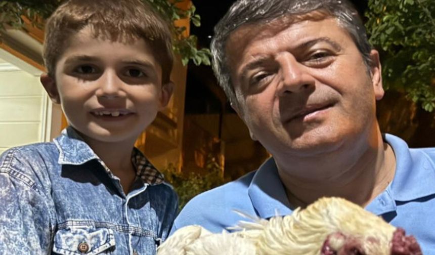 Çocuktan Tutdere’ye masum hediye; Yetiştirdiği horozu getirdi