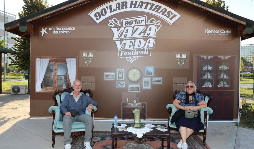 Küçükçekmece’de 90’lar Konseptli Yaza Veda Festivali Büyük İlgi Gördü