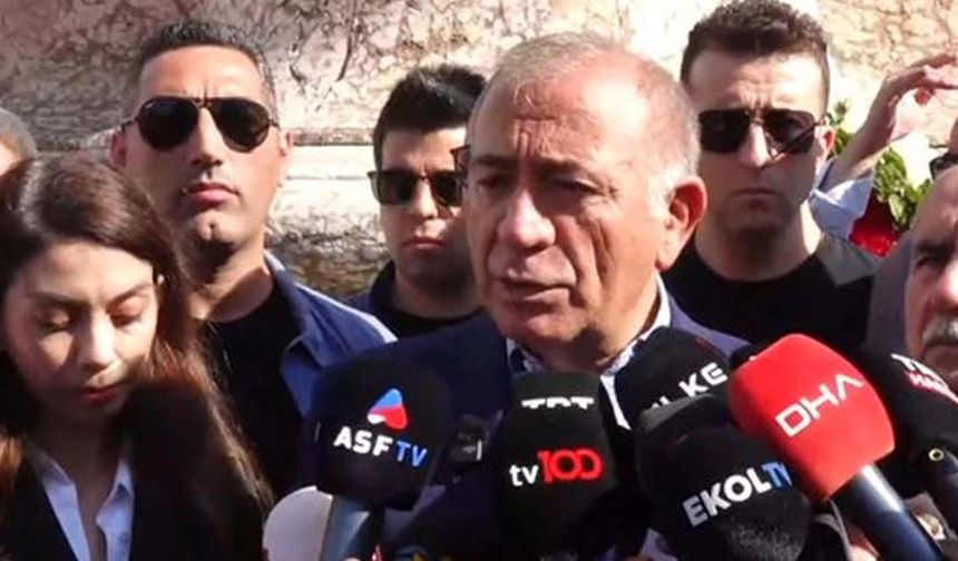 Gürsel Tekin, Taksim'de CHP'nin Kuruluş Yıldönümüne Çelenkle Katıldı