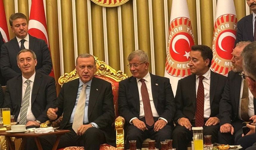 Erdoğan Davutoğlu Babacan'ın Meclis fotoğrafı sosyal medyayı salladı