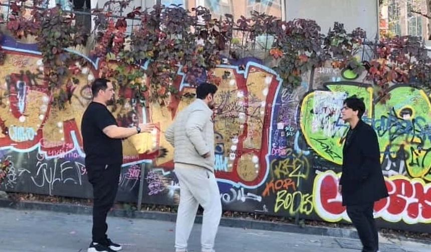 İlk kan döküldü; Kızılay tabelası önünde kavga!