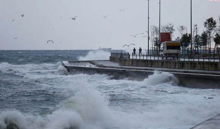 AKOM ve İSKİ'den peş peşe açıklamalar; İstanbul'da fırtına uyarısı!