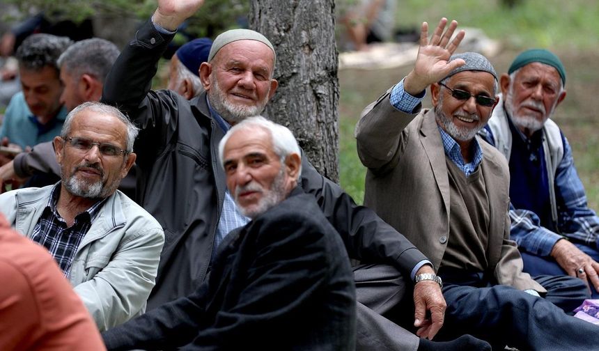 Meclis'te "Emekli" Tansiyonu: Kürsüye Yüründü, 20 Bin Lira Kabul Edildi!