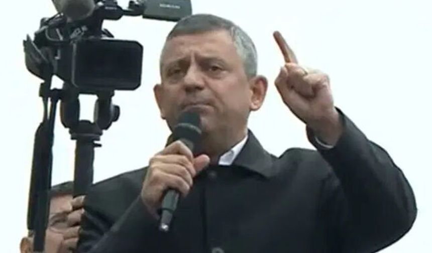 Özgür Özel Hatay'da Yağmur Altından Seslendi: Parayla Olmaz Yürekle Olur