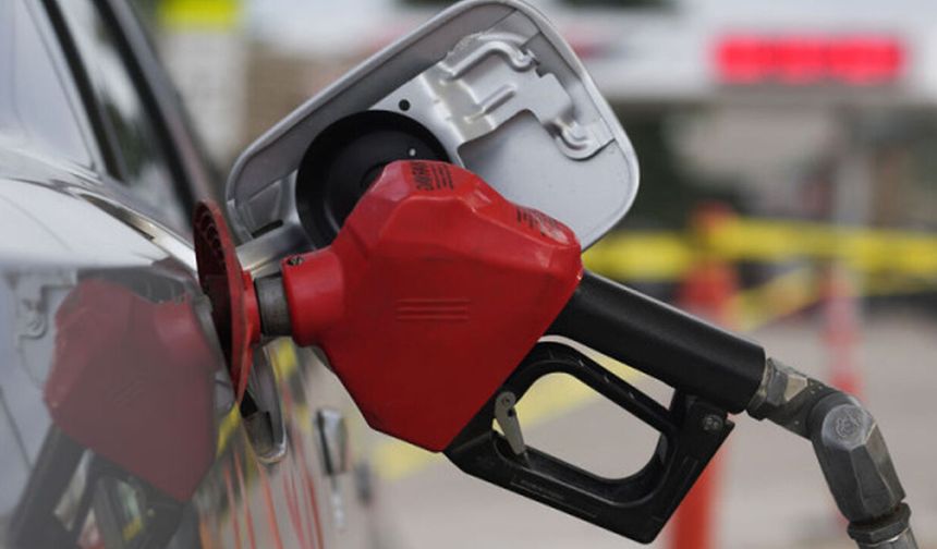 Akaryakıtta "Eşel Mobil" Sonrası İlk İndirim: Petrol Piyasasında Savaş Tamtamları!