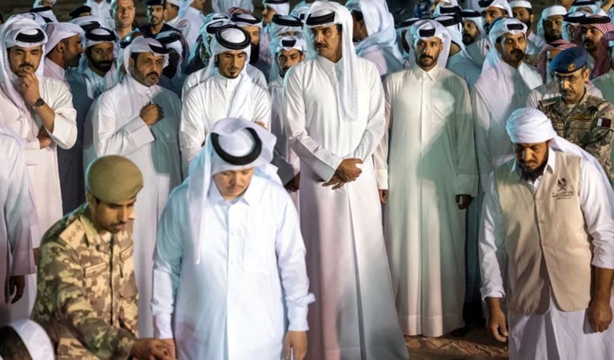 Katar’daki şehitlerimiz cenaze töreninde tartışmalı görüntü