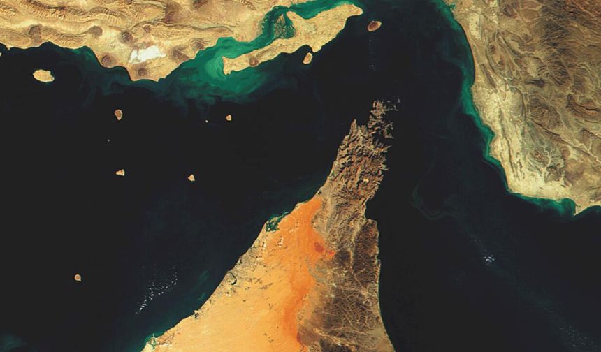 Küresel Enerjinin Şah Damarları: Dünya Petrol Ticaretinin Kilidini Açan Stratejik Boğazlar