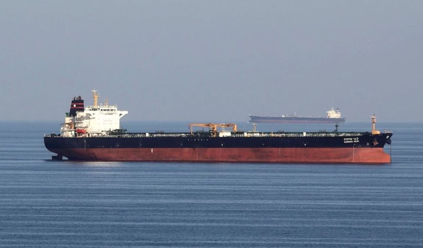 Tankerler Hürmüz Boğazı'nda kilitlendi; Petrol fiyatları zıplayabilir!