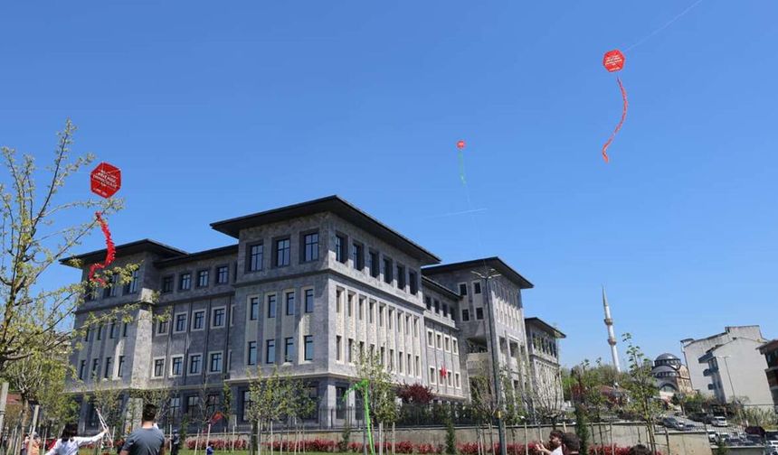 Atatürk'ün Çocuklarının Uçurtmaları Çekmeköy Semalarında