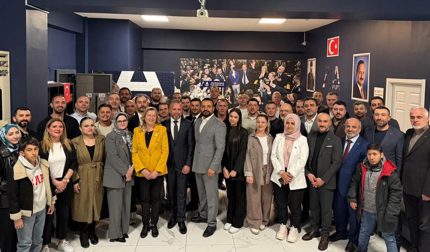 Küçükçekmece’de Anahtar Parti Saha Kadroları Eğitiliyor