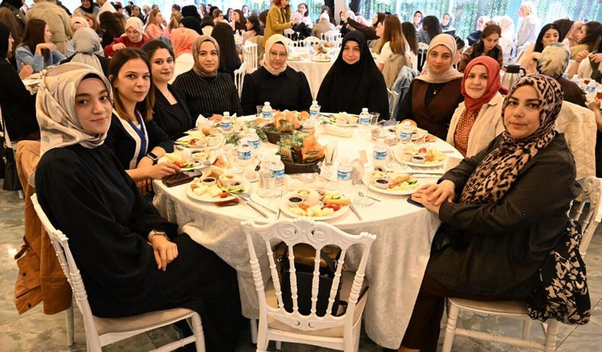 Gaziosmanpaşa Belediyesi Anne Personellerini Unutmadı