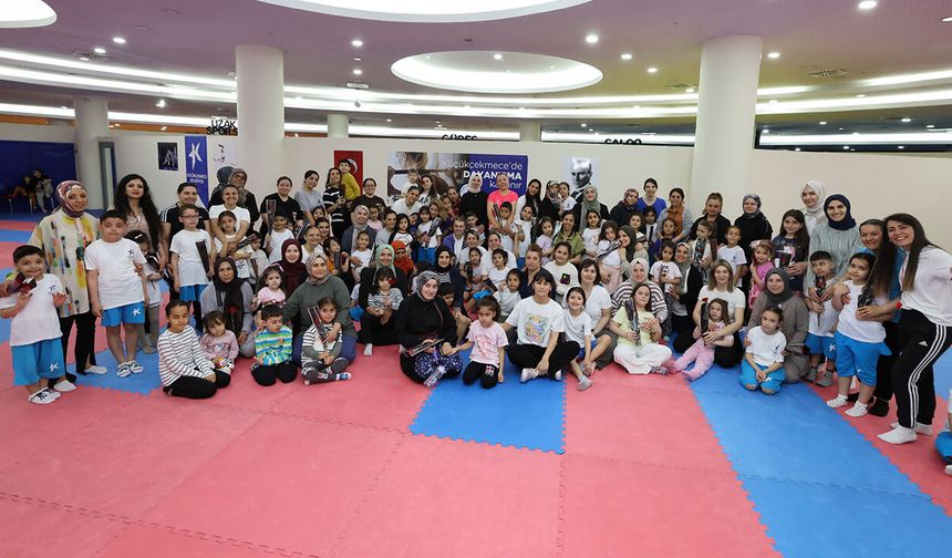 Küçükçekmeceli Annelerin Günü Rengarenk Kutlandı!