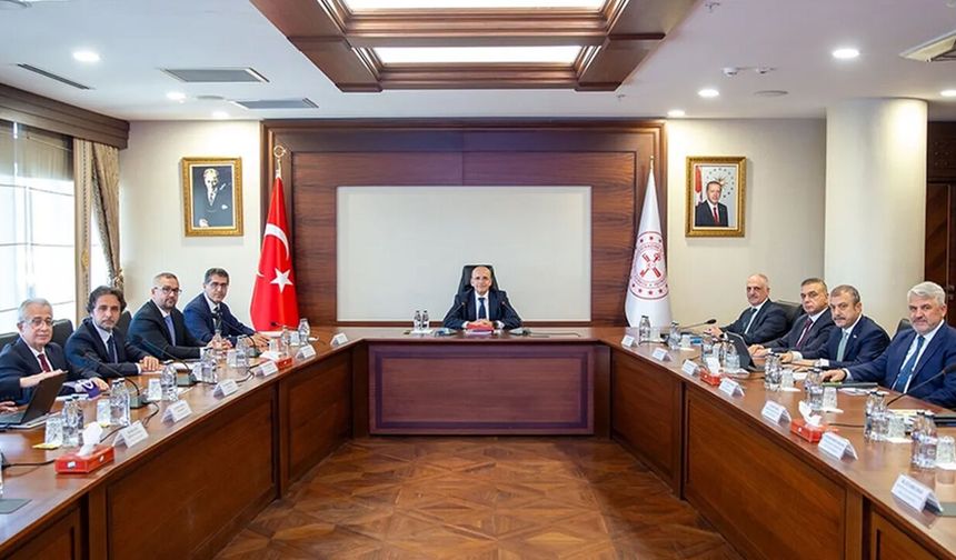 Siyasetteki 'Mutlak Butlan' Kararı Piyasaları Vurdu: Borsa Çakıldı, Ekonomi Yönetimi Teyakkuzda!