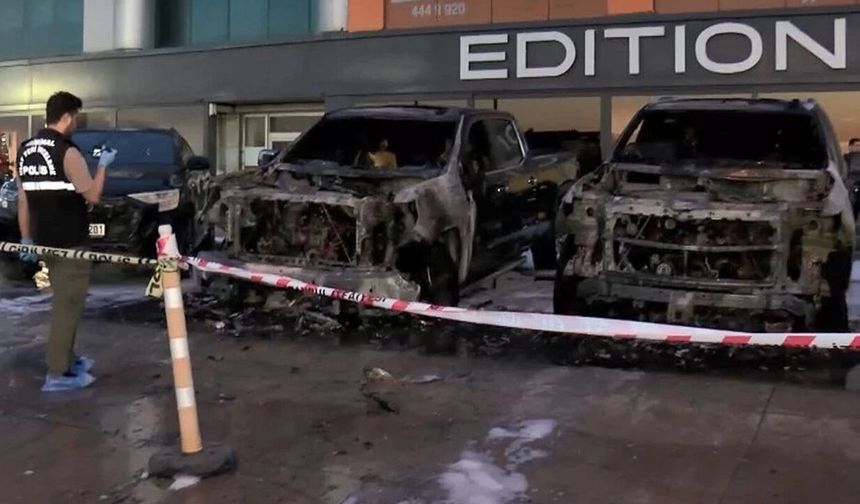 Bakırköy'de Lüks Galeri Yangını: 50 Milyon TL’lik Araçlar Kül Oldu