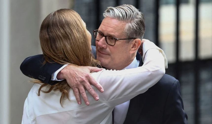 İngiltere’de Deprem: Başbakan Keir Starmer Resmen İstifa Etti!