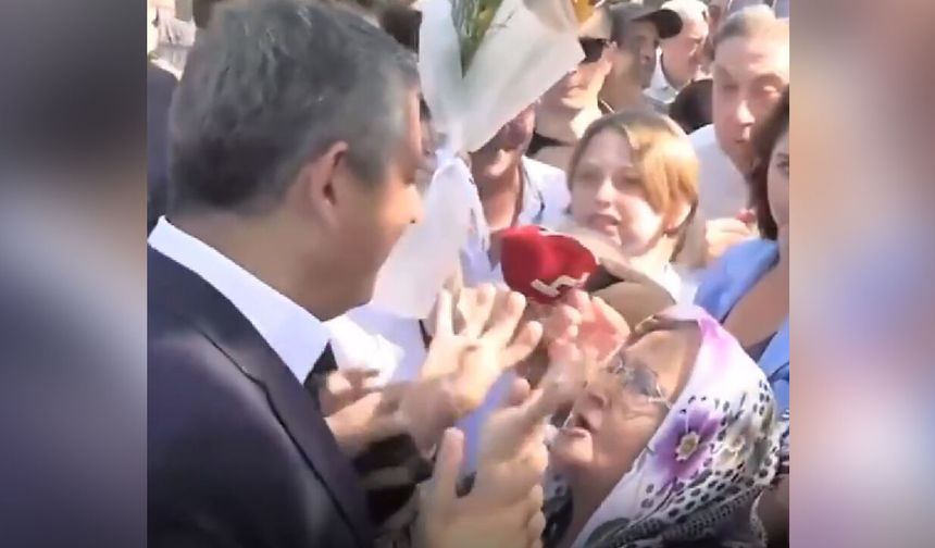 İzmir’de Özgür Özel’e Duygusal Destek: "Üzüntüden 4 Kilo Verdim" Diyen Seçmene "Üzülme" Tesellisi!