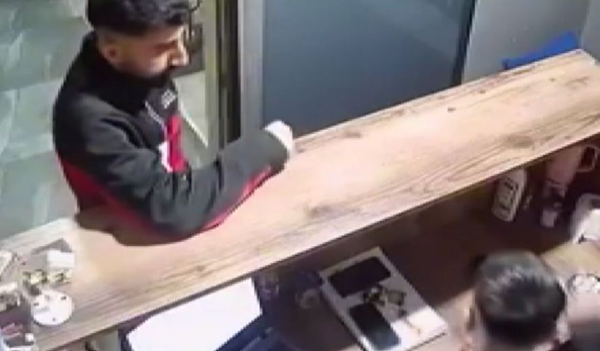 BURSA'DA AKILALMAZ VURGUN: Yaşlı Çifti 100 Milyon TL Dolandırıp 'Operasyon Bitti' Diyerek Tatlı İkram Ettiler!